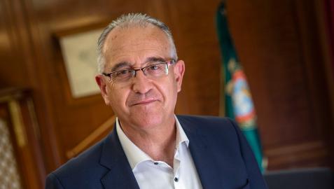 El alcalde Enrique Maya, en su despacho en el ayuntamiento de Pamplona
