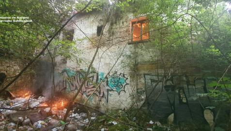 Incendio en una casa en ruinas en Curtidores.