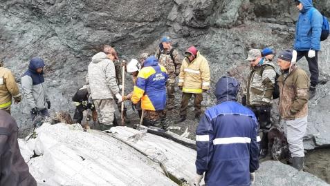 Equipos de emergencias en el lugar del accidente.