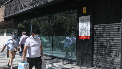 Fachada de la sede de la delegación de la Hacienda foral en la calle Esquíroz del barrio de Iturrama