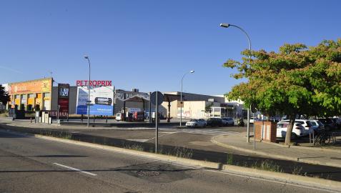 Una imagen del polígono La Barrena de Tudela, con los cines al fondo