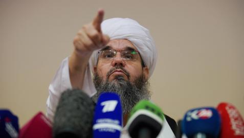 Shahabuddin Delawar, jefe de una delegación de los talibanes, durante una rueda de prensa en Moscú