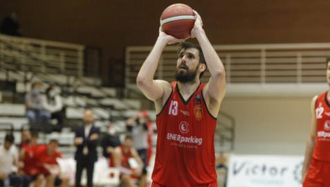 Adrián García Adrián García continuará una temporada más en el conjunto navarro