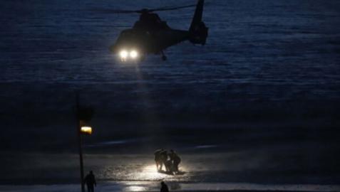 Un helicóptero del SVA en una operación antidroga en la playa