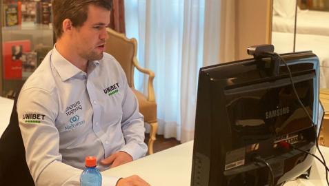 Magnus Carlsen durante la final en el hotel La Perla