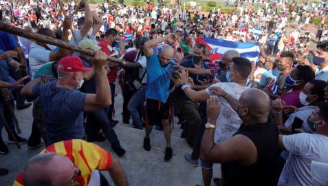Enfrentamientos entre manifestantes en La Habana.