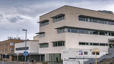 Hospital García Orcoyen de Estella, en el acceso al edificio de consultas