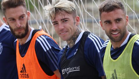 Brandon, entre Torres y Rober Ibáñez en la sesión del sábado.