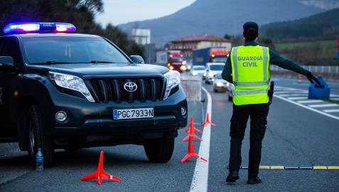 Control Guardia civil La DGT hará 20.000 controles al día de alcohol y drogas en vísperas navideñas