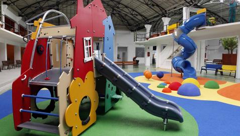 Zona de juegos infantiles de la estación.