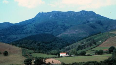 Imagen de las laderas del monte Larrun