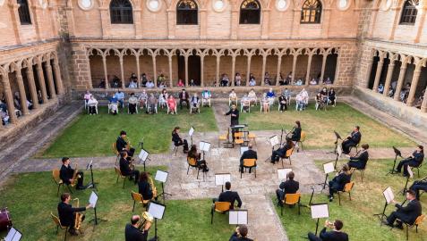 Músicos y público, este domingo en el Claustro del Carmen de Sangüesa
