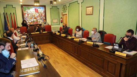 Vista de otro pleno de Villava. Ayer se celebró con ediles en el salón y otros conectados en remoto