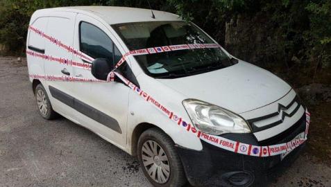Imagen del coche a manos de la Policía Foral