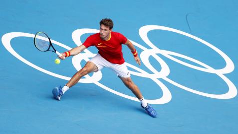 Pablo Carreño devuelve una pelota durante el choque de semifinales contra el ruso Karén Jachánov
