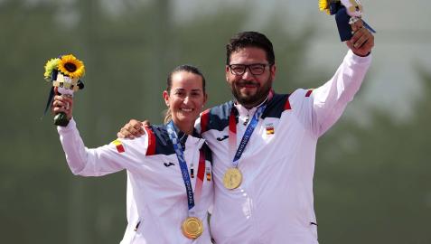 Fátima Gálvez y Alberto Fernández, felices en el podio con sus medallas de oro