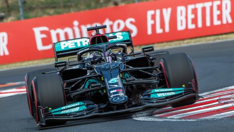 Lewis Hamilton durante los entrenamientos oficiales del GP de Hungría en el circuito de Hungaroring