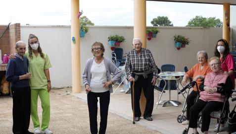 Desde la izquierda, Martín Murillo, Lucía Ruiz, Ana Montiel, Jesús Landívar, Consuelo Riezu, Belén Ortega y Teresa Goñi
