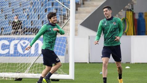 Carlos Fernandez, a la derecha, en un calentamiento junto a David Silva