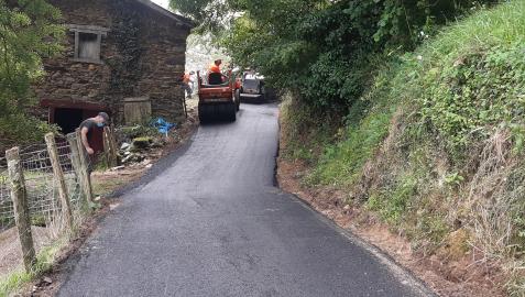 Trabajos de adecuación del camino de acceso al caserío Erramunto en el barrio Pekotxeta de Luzaide-Valcarlos