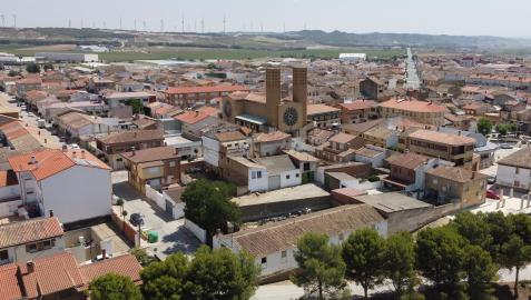 Cadreita, un ‘camino’ hacia el turismo Vista aérea de la localidad ribera de Cadreita, con la iglesia de San Miguel Arcángel en el centro