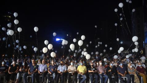 Miembros del Movimiento Patriotico Libre soltaron globos blancos al cielo para marcar el aniversario de la explosión