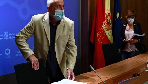 Carlos Artundo El director general de Salud, Carlos Artundo, y la jefa del Servicio de Ciudadanía Sanitaria, Aseguramiento y Garantías, Genoveva Ochando