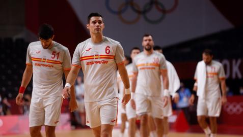 Los jugadores de la selección española de balonmano, cabizbajos