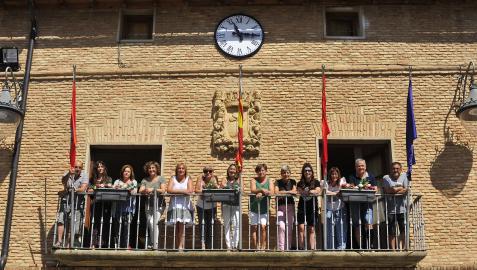 Jesús García, Yosune Villanueva, Maite Balenzuela, Cristina Arguiñáriz, Mila Elduayen, Mª Carmen Cáncer, Begoña Jiménez, Charito Jiménez, Tere Fernández, Naroa Fernández, Inma Vidarte, Luis Elrío y Javi Imas. Ellos son parte del grupo de voluntarios que a Jesús García, Yosune Villanueva, Maite Balenzuela, Cristina Arguiñáriz, Mila Elduayen, Mª Carmen Cáncer, Begoña Jiménez, Charito Jiménez, Tere Fernández, Naroa Fernández, Inma Vidarte, Luis Elrío y Javi Imas. Ellos son parte del grupo de voluntarios que ayudó en las vacunaciones