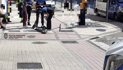 Heridos dos jóvenes al colisionar con sus patinetes eléctricos