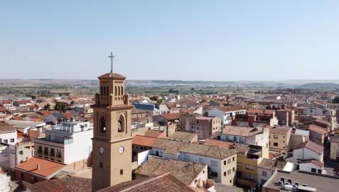 Panorámica de la localidad ribera de Murchante, con la torre de la iglesia de Nuestra Señora de la Asunción en primer plano