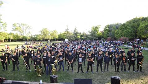 Los integrantes de la banda de música La Tafallesa en el parque del Conde el día que ofrecieron un concierto con grupos de rock con motivo de su 160 aniversario Los integrantes de la banda de música La Tafallesa en el parque del Conde el día que ofrecieron un concierto con grupos de rock con motivo de su 160 aniversario