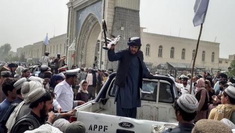 Una patrulla de talibanes en Kandahar, una de las capitales históricas de Afganistán