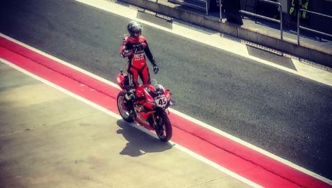 Redding estrena el circuito de Navarra Scott Redding del Ducati Corse celebrando su victoria