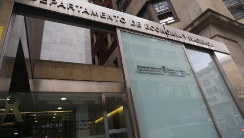 Entrada al departamento de Economía y Hacienda del Gobierno de Navarra