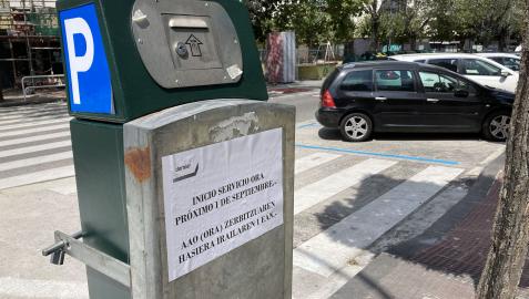 Un parquímetro en la zona azul de la Txantrea, que entra en vigor este miércoles