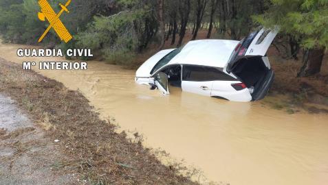 Imagen del vehículo tras salirse de la vía