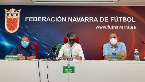 tatono arregui Tanto Arregui, en el centro, durante la rueda de prensa que ha ofrecido este viernes