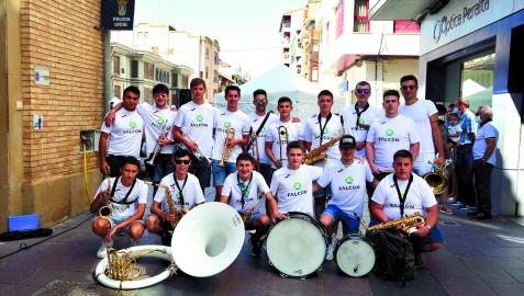Los integrantes de la charanga El Garrafón el día que salieron a tocar con motivo de la jornada del Pimiento Cucón. Los integrantes de la charanga El Garrafón el día que salieron a tocar con motivo de la jornada del Pimiento Cucón.