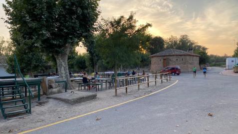 La Barca, un espacio situado a un kilómetro del casco urbano, constituye un área de recreo, donde este año se han instalado baños públicos La Barca, un espacio situado a un kilómetro del casco urbano, constituye un área de recreo, donde este año se han instalado baños públicos
