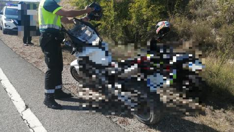 Imagen del estado en el que quedaron las motocicletas implicadas en el accidente. Imagen del estado en el que quedaron las motocicletas implicadas en el accidente.
