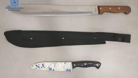 Armas blancas que portaba uno de los detenidos