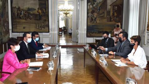 Participantes en la reunión entre representantes del Ministerio de Política Territorial y el Gobierno de Navarra