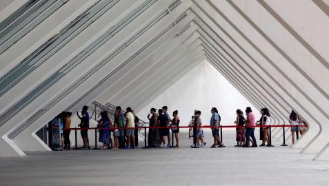 Colas en el punto de vacunación de la Ciudad de las Artes y las Ciencias de Valencia