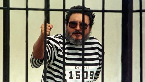Abimael guzman Abimael Guzmán, líder de Sendero Luminoso, en la cárcel en Lima en 1992