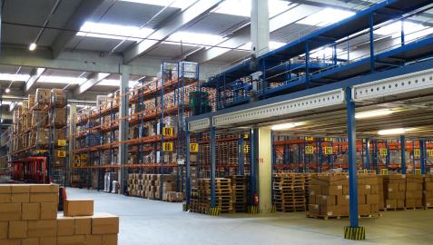 Almacés de paquetes, logística La logística es un sector en auge