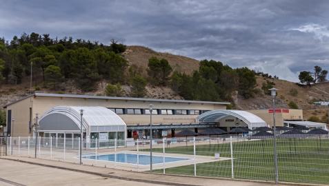 Las instalaciones de Ardantze con la piscina descubierta para la temporada de verano