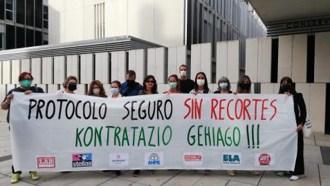 Concentración frente al conservatorio Pablo Sarasate