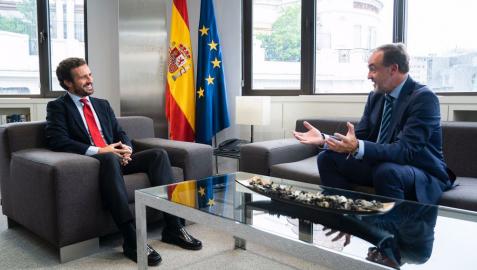 Pablo Casado y Javier Esparza, durante su reunión