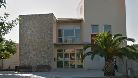 Exterior del colegio CEIP de Costitx en Mallorca